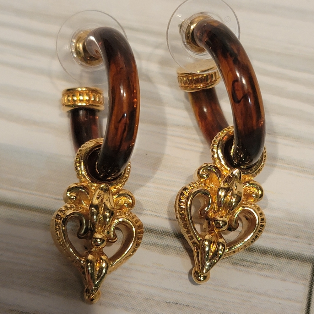 Vintage Tortoiseshell Look Hoop Fleur de Lis Heart Dangle Pierced Earrings